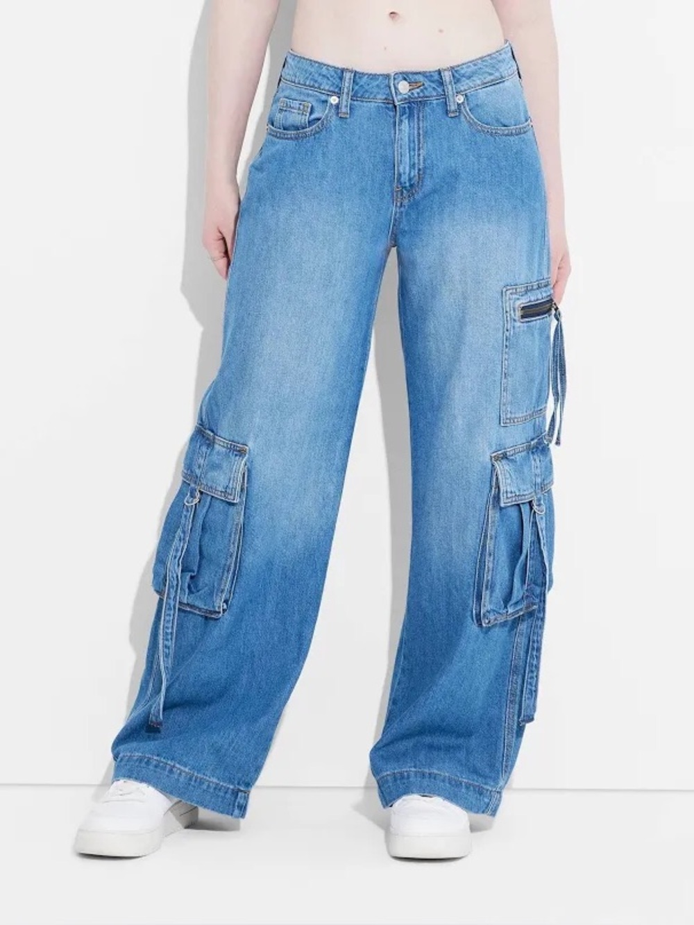 Mid-rise Light Wash Baggy Denim Cargo Jeans - Picture 2 of 7